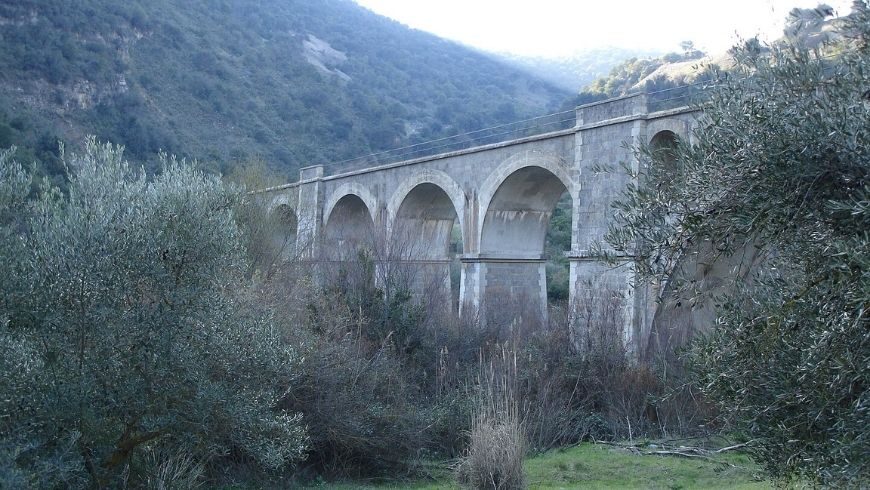 Viaduct along the Vía Verde de la Sierra